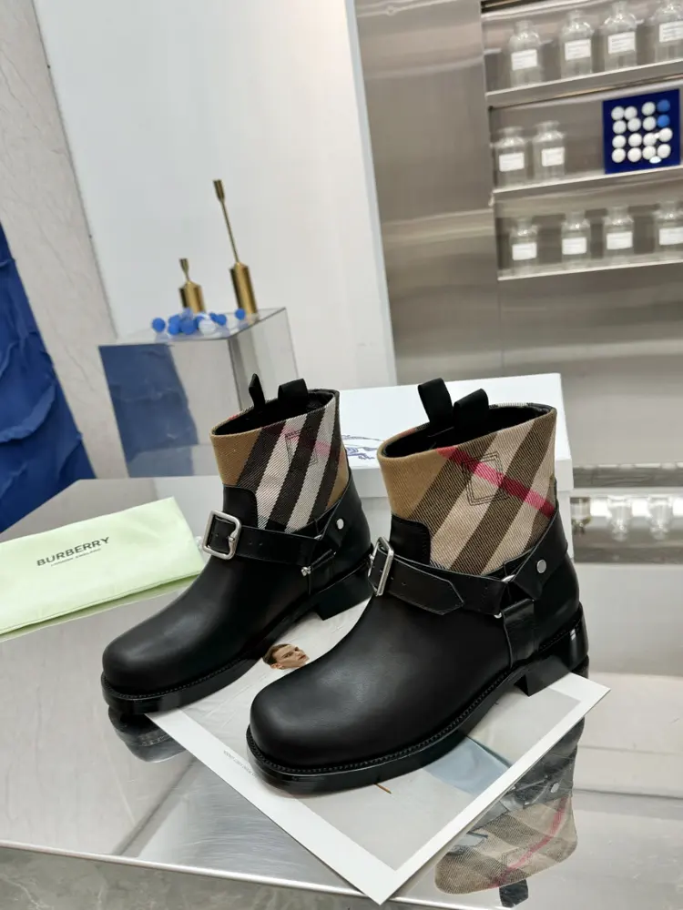BURBERRY knight boots style uppers