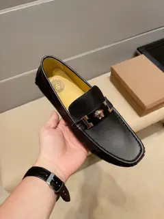 Versace The Medusa head logo on the shoe body represents the advanced craftsmanship