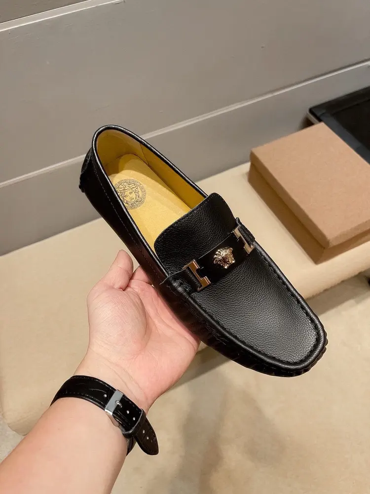 Versace The Medusa head logo on the shoe body represents the advanced craftsmanship
