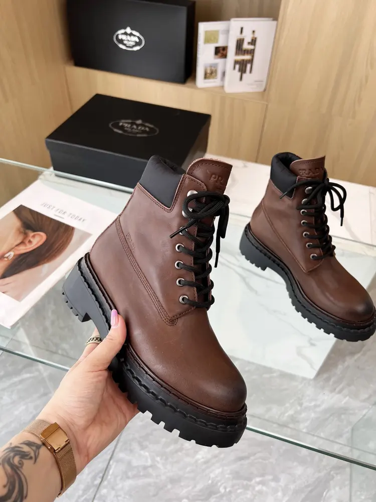 PRADA New Prada 2024 Fall/Winter catwalk boots. Original Taikoo Hui purchase