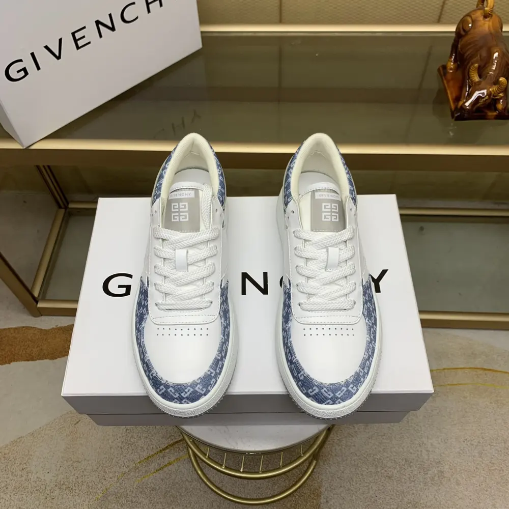 Givenchy men’s low-top jogging sneakers