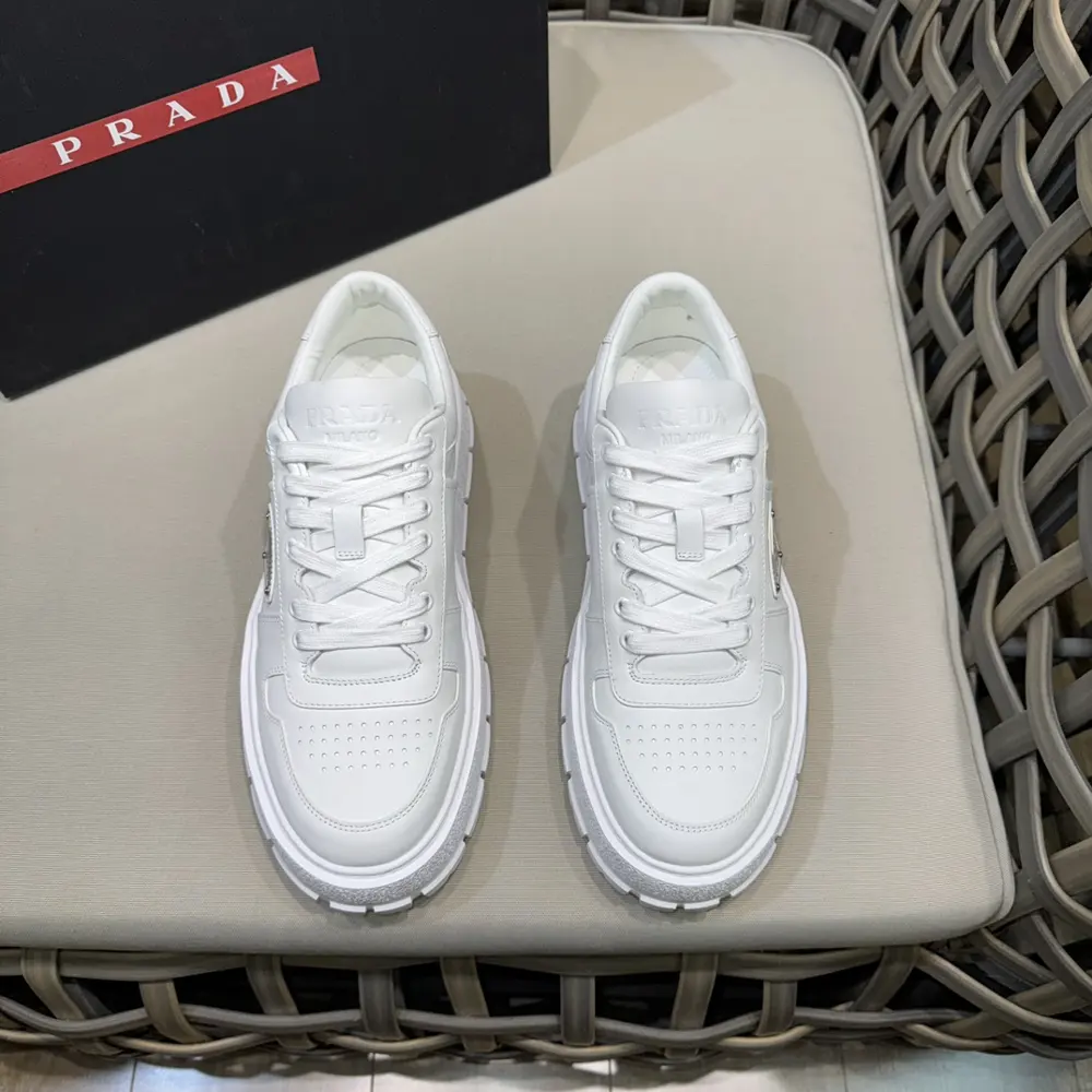 Prada business thick-soled casual sneakers | This pair of sneakers has a neat design and
