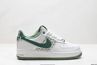 NIKE AIR FORCE 1‘07 Sneakers BV0740-100