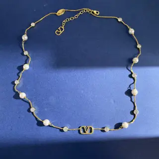 Valentino round diamond pearl glossy V letter long necklace sweater chain