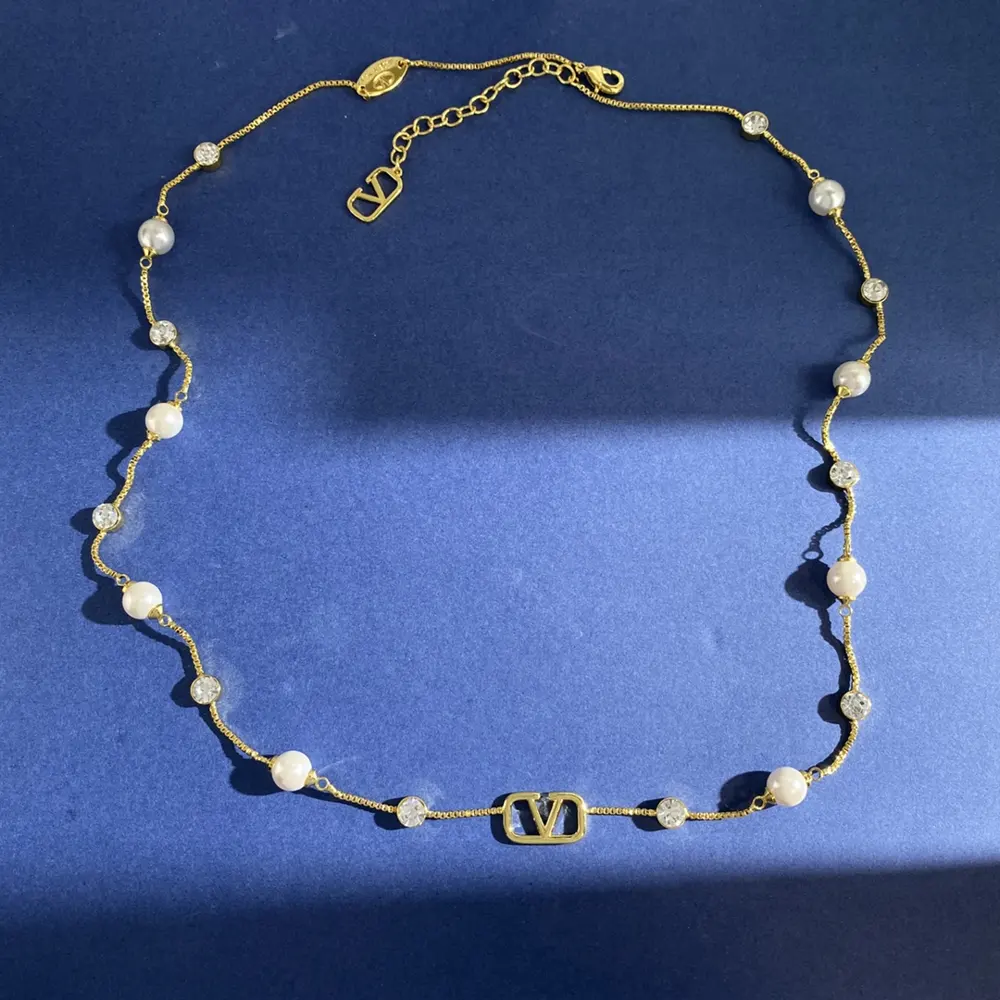 Valentino round diamond pearl glossy V letter long necklace sweater chain