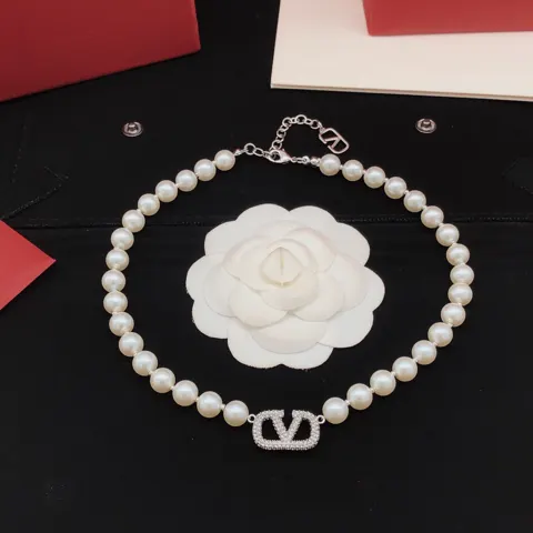Valentino pearl silver V-shaped diamond necklace
