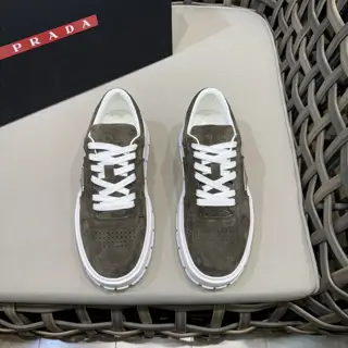 Prada business thick-soled casual sneakers | This pair of sneakers has a neat design and