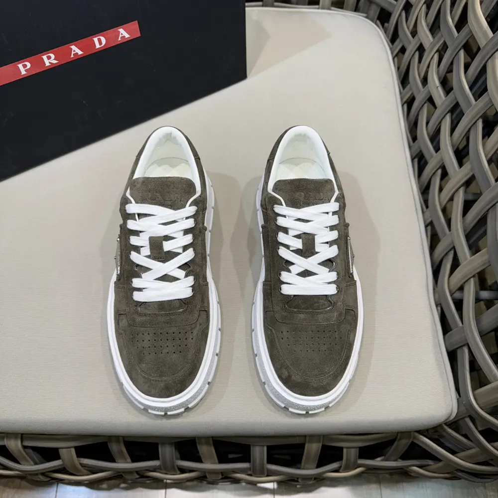 Prada business thick-soled casual sneakers | This pair of sneakers has a neat design and