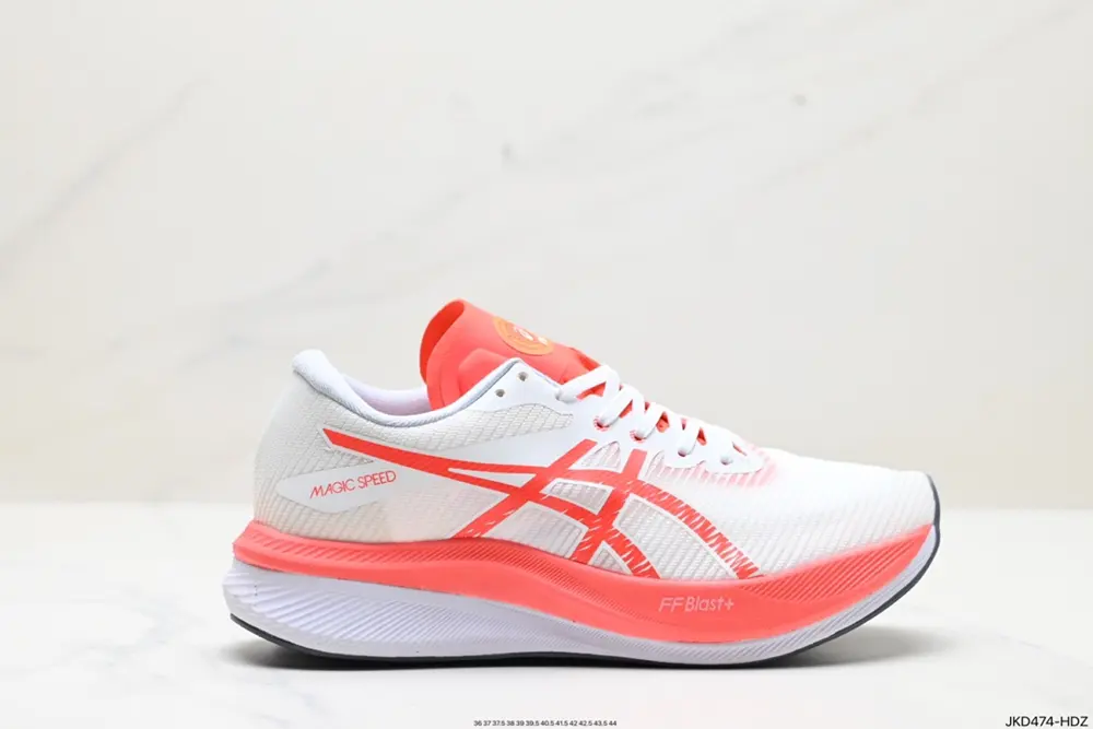 ASICS MAGIC SPEED 3 stable running shoes have a double-layer jacquard mesh design on the 1011B703-001