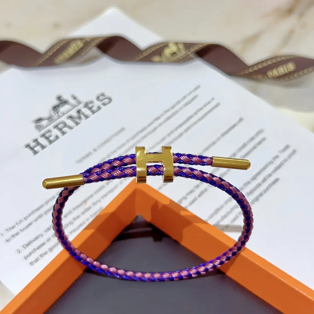 Hermès bracelet Bracelets are a real test of the craftsmanship of the craftsman. To ensure