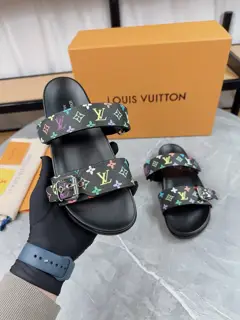 Louis Vuitton slippers Adjustable belt buckle design Full of beach style Original mold LV