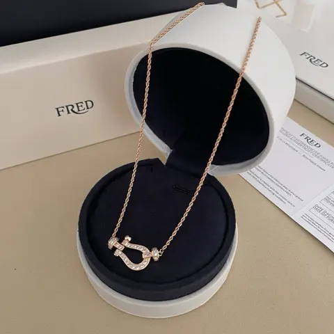 Fred diamond horseshoe clasp necklace
