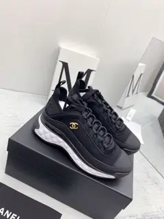 Chanel autumn and winter diamond-patterned sneakers