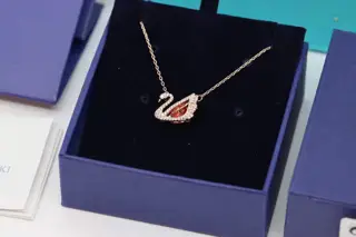 Swarovski Red Diamond Swan Beating Heart Clavicle Necklace