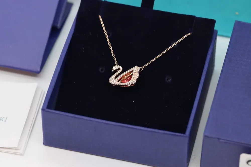 Swarovski Red Diamond Swan Beating Heart Clavicle Necklace