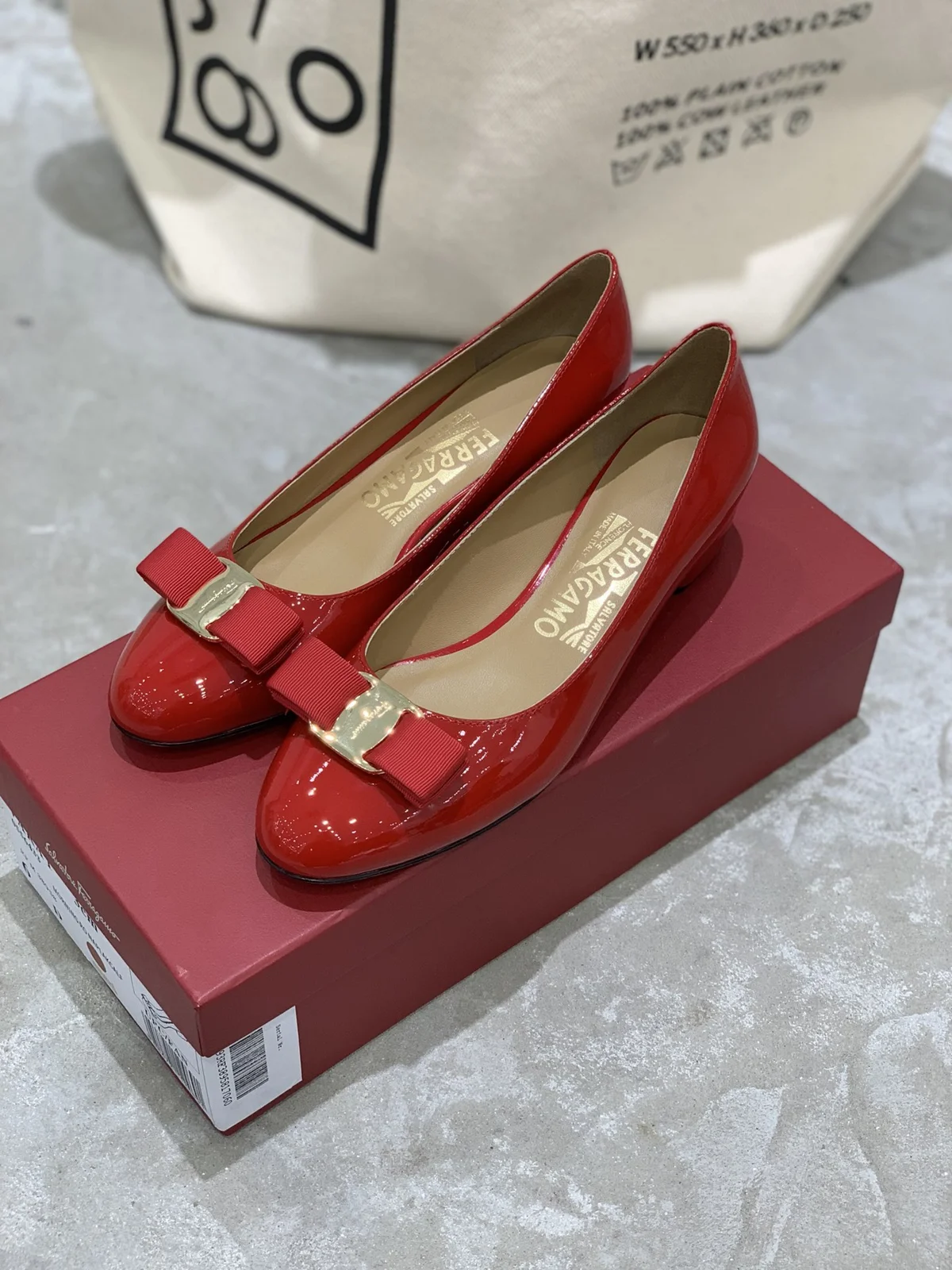 Salvatore Ferragamo Salvatore Ferraga classic VARA bow round-toe ballet shoes