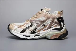 Balenciaga Runner shows the designer Demna’s sports shoe style through details such as