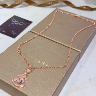 Bvlgari DIVAS’ DREAM series is in perfect condition and has invincible details. The unique