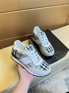 BURBERRY Modern style sneakers