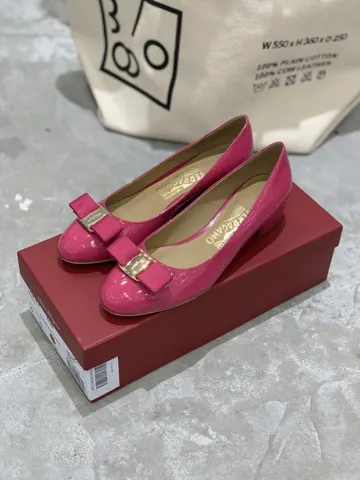 Salvatore Ferragamo Salvatore Ferraga classic VARA bow round-toe ballet shoes