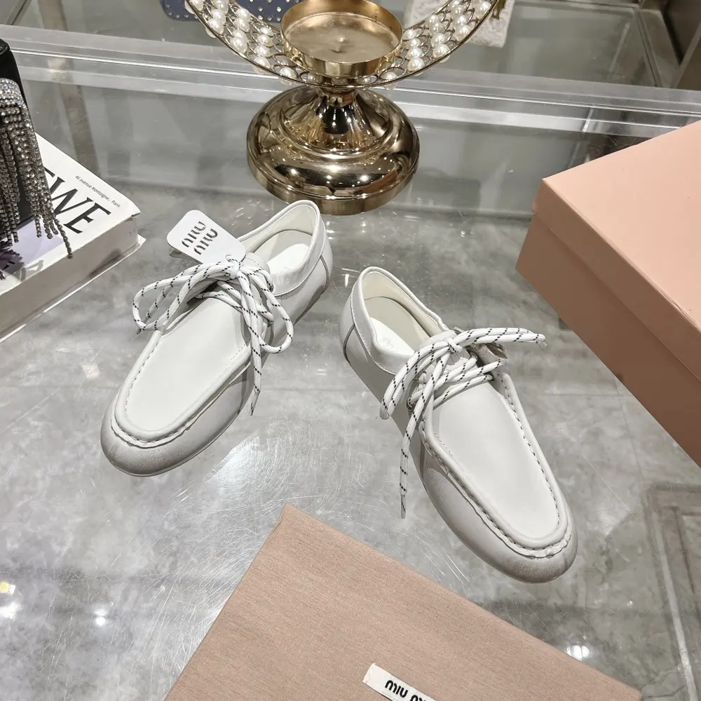 Miu Miu Miu new British style lace-up white shoes casual shoes