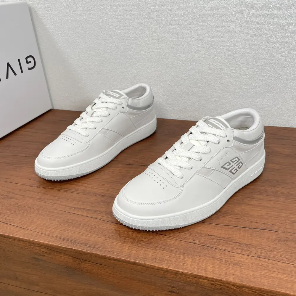 Givenchy men’s leather low-top sneakers