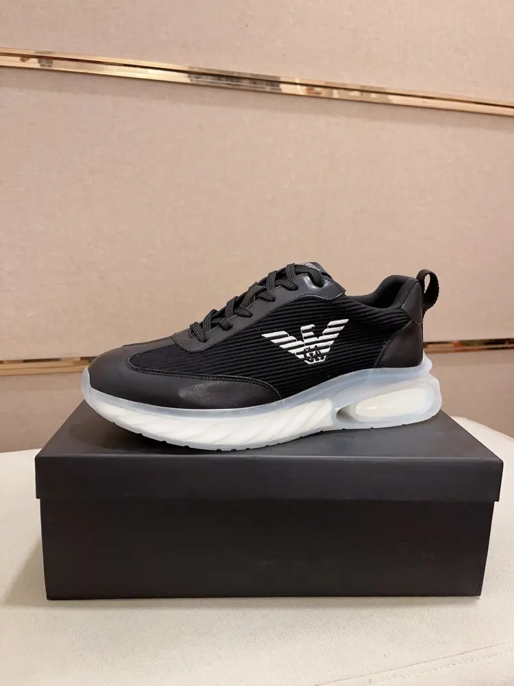 Armani casual shoes upper Italian imported cowhide. Fully imported mesh lining + leather