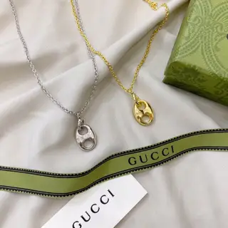 Gucci pig nose necklace white gold K yellow