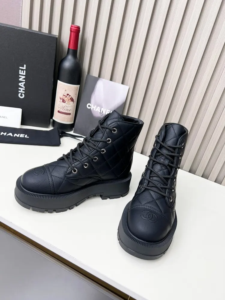 Chanel ankle boots adopt Chanel electric show diamond style