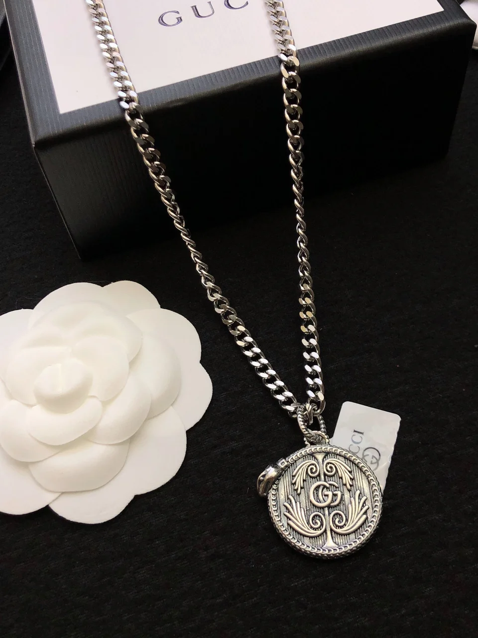 Gucci GucciThe latest necklace chain