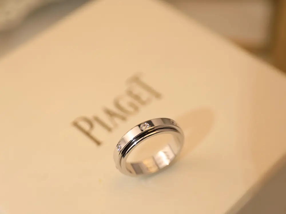 PIAGET rotating ring