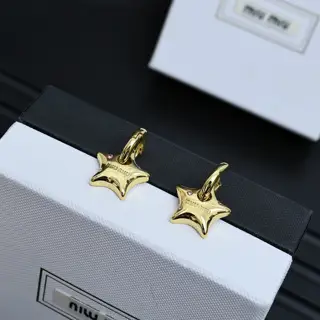 miumiu five-pointed star earrings