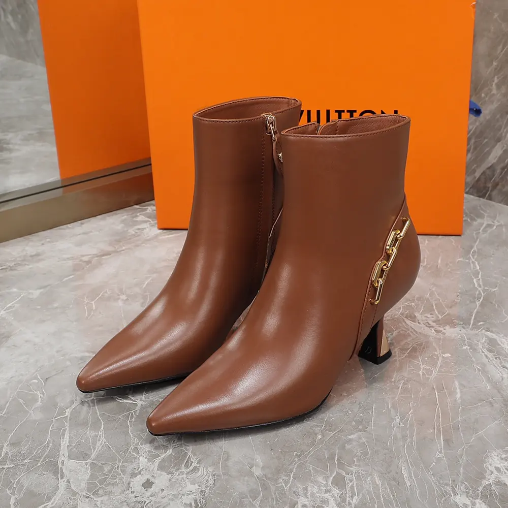 Louis Vuitton autumn and winter new pointed boots Upper: cowhide