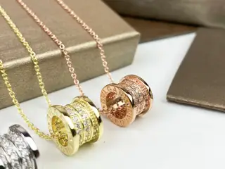 Bvlgari B.ZERO1 series three-ring full diamond necklace [playful] perfectly restores the