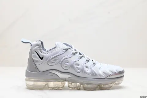 Nike Air Max Plus is the representative of Nike’s alternative shoes. TN It was born in 1996 924453-006