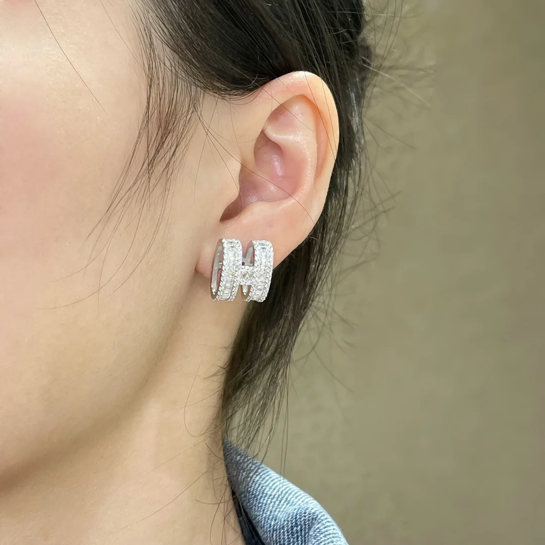 Hermès full diamond H earrings High carbon diamonds are a real test of the craftsman’s