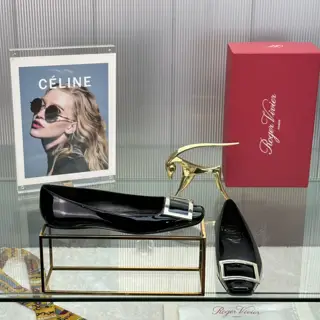Roger Vivier classic Trompette series square buckle square toe flat shoes