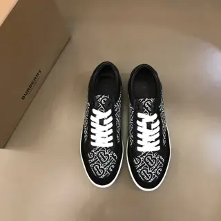 Burberry’s classic low-top sneaker for men