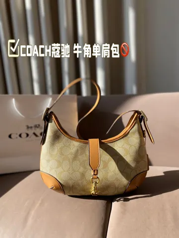 COACH Shoulder Bag