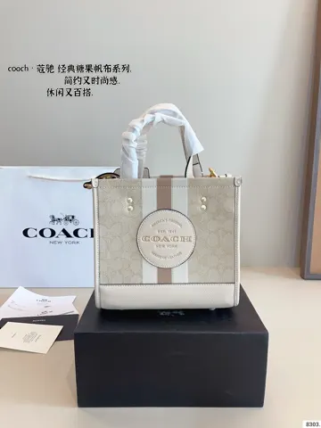 COACH Tote