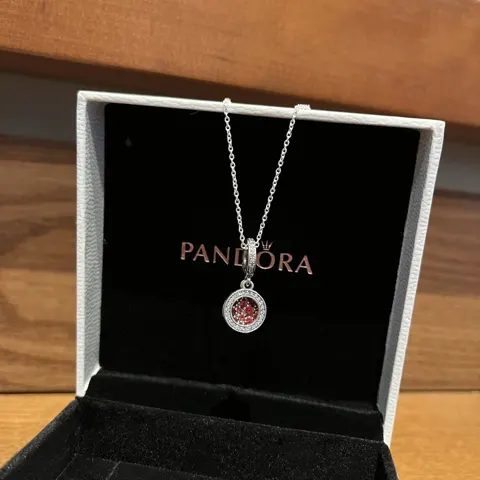 Pandora Red Makeup Brilliant Necklace Set