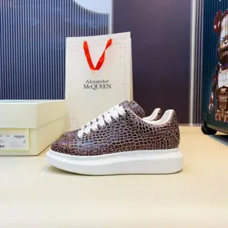 Alexander McQueen wide sports casual shoes New color