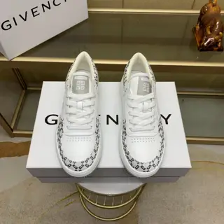 Givenchy men’s low-top jogging sneakers