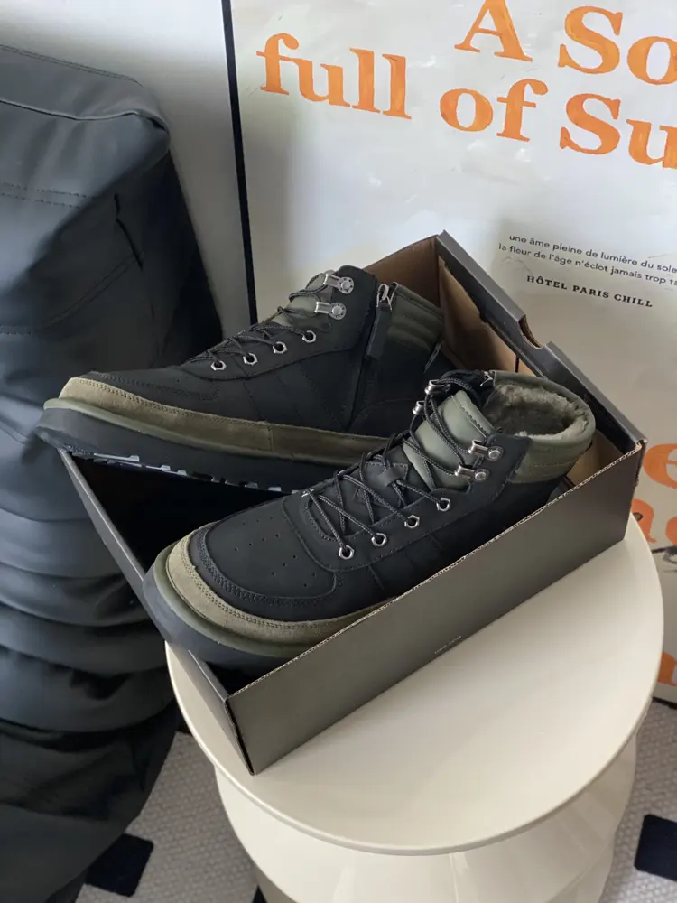 UGG side zipper Highlander Shoes