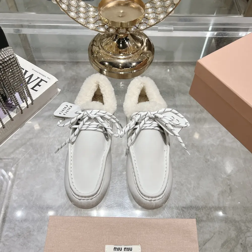 Miu Miu Miu new British style lace-up white shoes casual shoes