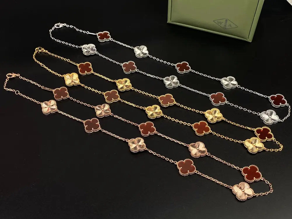 Van Cleef & Arpels Four-leaf Clover Ten-flower Necklace The collision of laser flowers