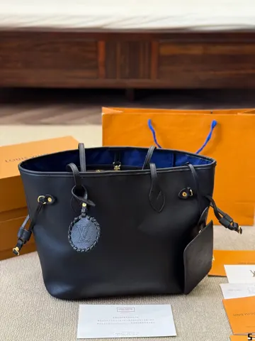 Louis Vuitton Neverfull