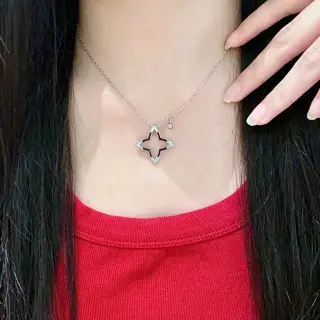 Louis Vuitton classic floral design double flower necklace