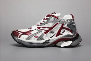 Balenciaga Runner shows the designer Demna’s sports shoe style through details such as