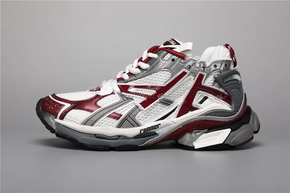 Balenciaga Runner shows the designer Demna’s sports shoe style through details such as